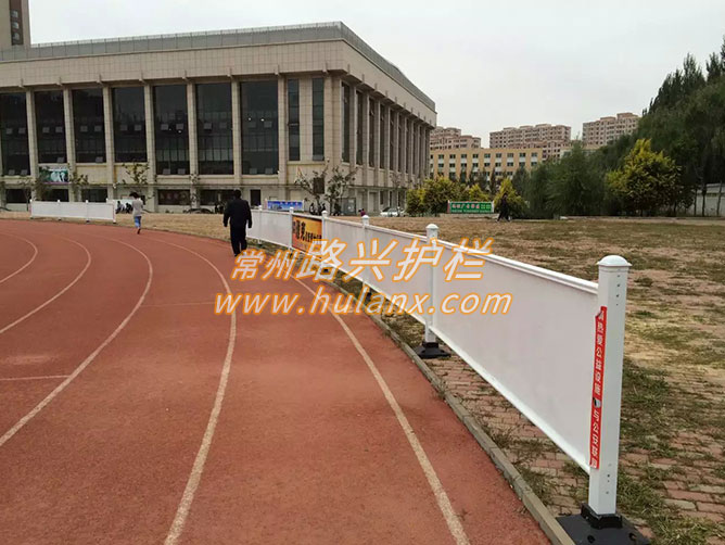 廣告板（bǎn）護欄
